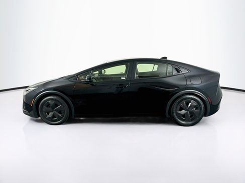 Used 2025 Toyota Prius LE FWD image 4