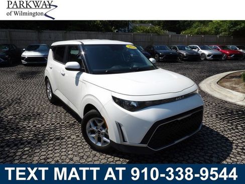 Used 2023 Kia Soul S FWD image 1