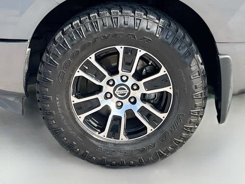 Used 2020 Nissan Titan SV w/ SV Convenience Package RWD image 31