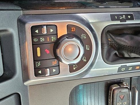 Used 2011 Land Rover Range Rover HSE image 34