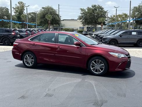 Used 2017 Toyota Camry SE FWD image 5