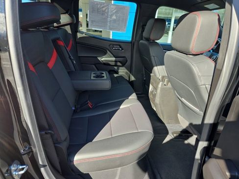 Used 2025 Chevrolet Colorado Z71 w/ Z71 Convenience Package 2 image 11