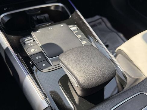 Used 2023 Mercedes-Benz GLB 250 4MATIC image 33
