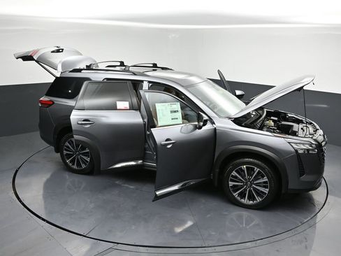 New 2026 Nissan Pathfinder Platinum image 34