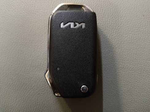 Used 2025 Kia Soul LX image 32