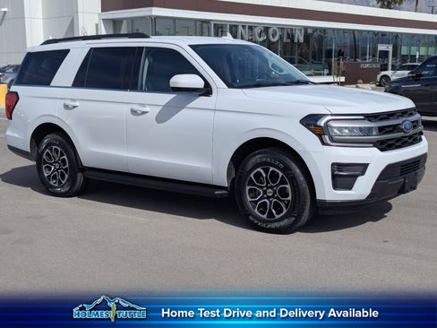 Used 2024 Ford Expedition XLT image 1