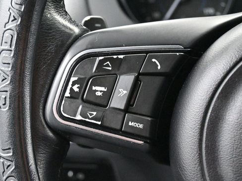 Used 2017 Jaguar F-PACE Premium image 19