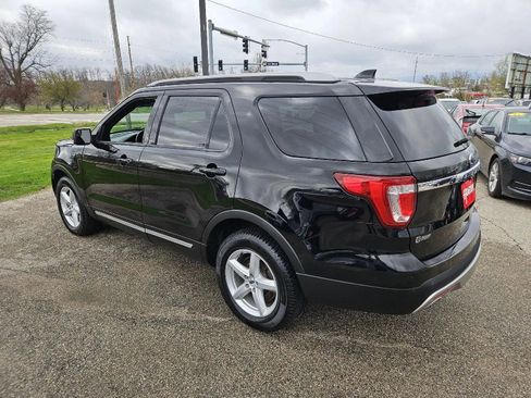 Used 2017 Ford Explorer XLT w/ Equipment Group 202A AWD/4WD image 8