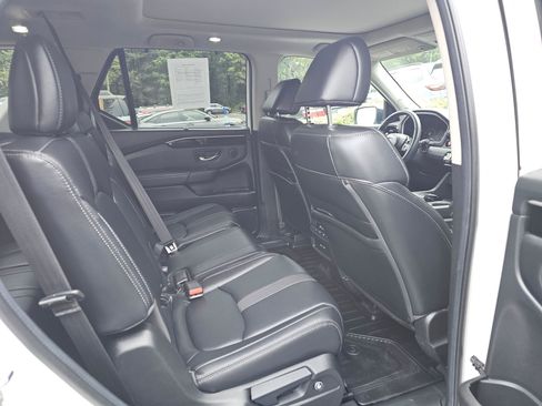 Used 2024 Honda Pilot Touring image 14