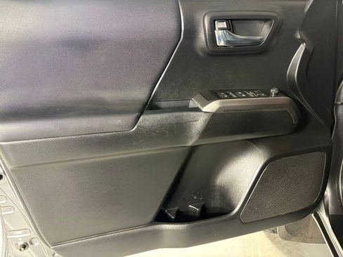 Used 2021 Toyota Tacoma TRD Off-Road image 14