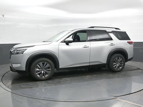 Used 2025 Nissan Pathfinder SV FWD image 7