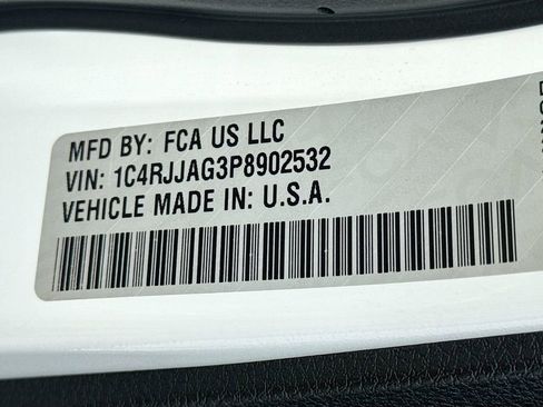 Used 2023 Jeep Grand Cherokee L Laredo image 42