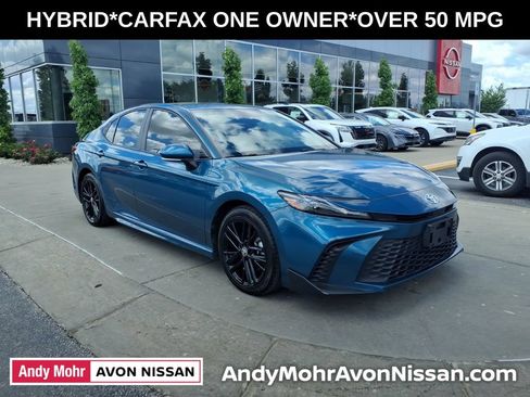 Used 2025 Toyota Camry SE FWD image 2