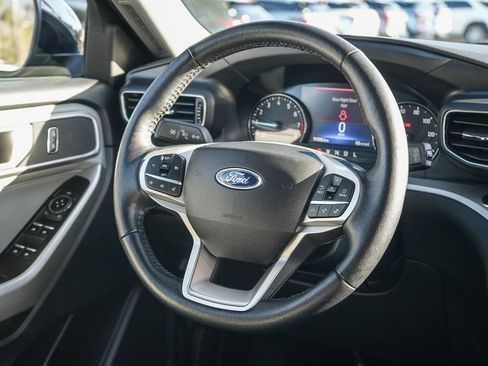 Used 2022 Ford Explorer XLT w/ Equipment Group 202A RWD image 14