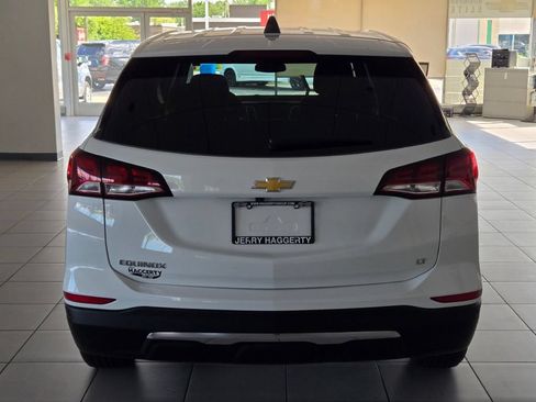 Certified 2024 Chevrolet Equinox LT FWD image 11