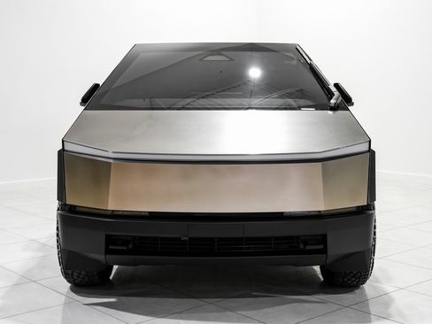 Used 2024 Tesla Cybertruck AWD Crew Cab image 2