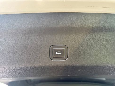 Used 2024 Chevrolet Tahoe LT AWD/4WD image 11