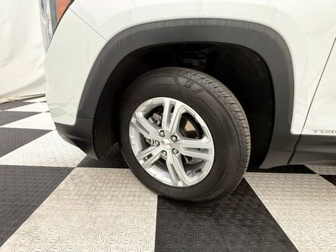 Used 2024 GMC Terrain SLE image 9