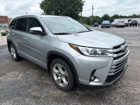 Used 2019 Toyota Highlander Limited AWD/4WD image 2