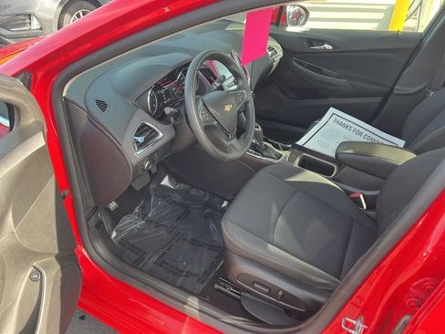 Used 2017 Chevrolet Cruze LT w/ Convenience Package image 10