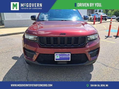 Used 2023 Jeep Grand Cherokee Altitude AWD/4WD image 9