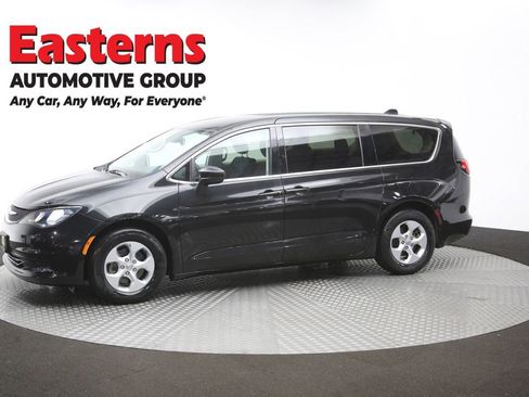 Used 2017 Chrysler Pacifica LX w/ Tire & Wheel Group FWD image 56