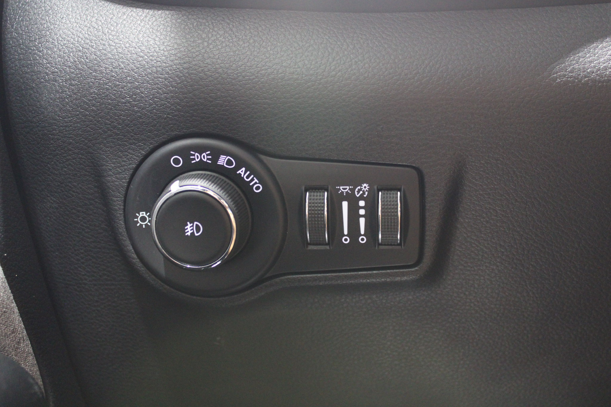 Used 2022 Jeep Compass Latitude w/ Sun and Sound Group FWD image 36