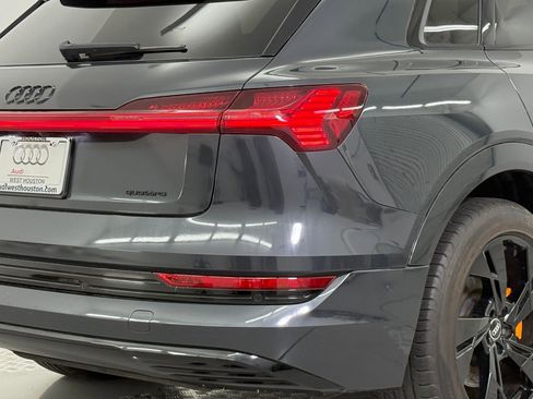 Used 2022 Audi e-tron Premium w/ Convenience Plus Package image 13