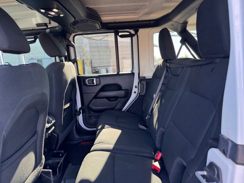 Used 2020 Jeep Wrangler Unlimited Sahara image 26