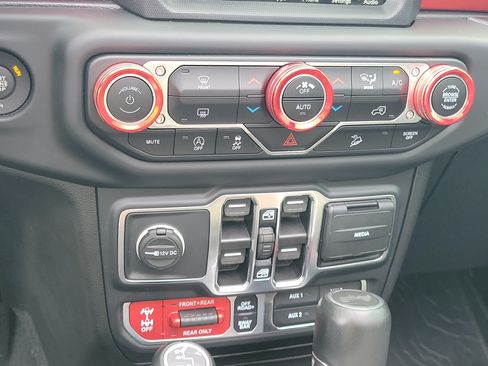 Used 2021 Jeep Wrangler Unlimited Rubicon AWD/4WD image 27