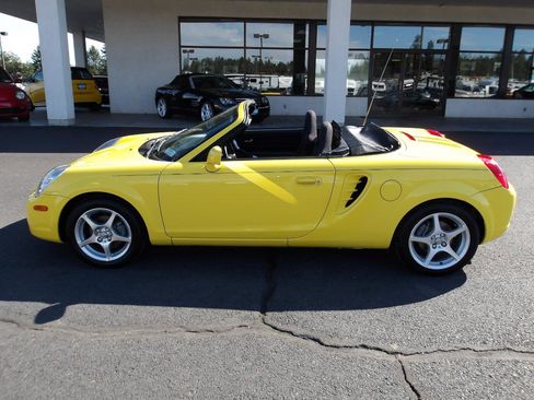 Used 2003 Toyota MR2 RWD image 10