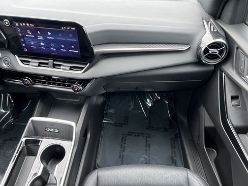 Used 2025 Chevrolet Equinox LT w/ Convenience Package II image 34