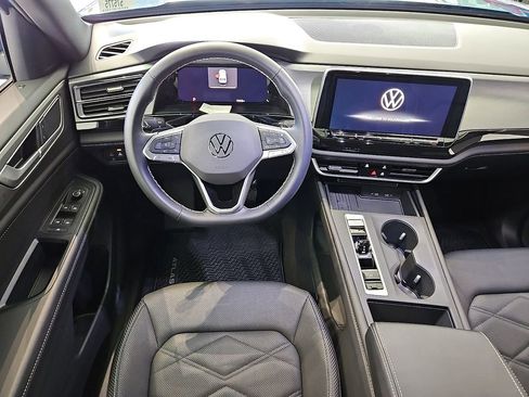 Certified 2025 Volkswagen Atlas Cross Sport SE image 8