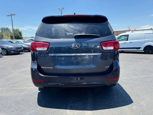 Used 2017 Kia Sedona LX w/ LX Essentials Premium Package FWD image 5