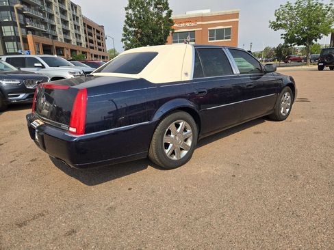 Used 2006 Cadillac DTS w/ Sun And Sound Package FWD image 10