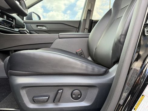Certified 2025 Nissan Rogue SV w/ SV Premium Package FWD image 25