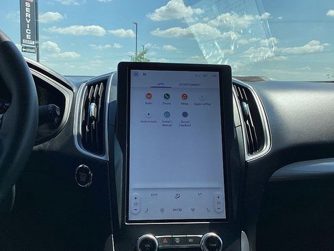 Used 2024 Ford Edge SEL image 19