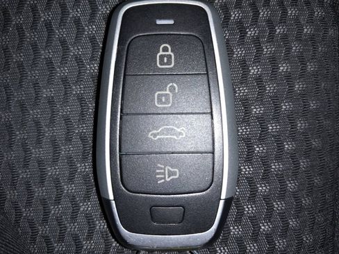 Used 2024 GMC Terrain SLE w/ Driver Convenience Package AWD/4WD image 32