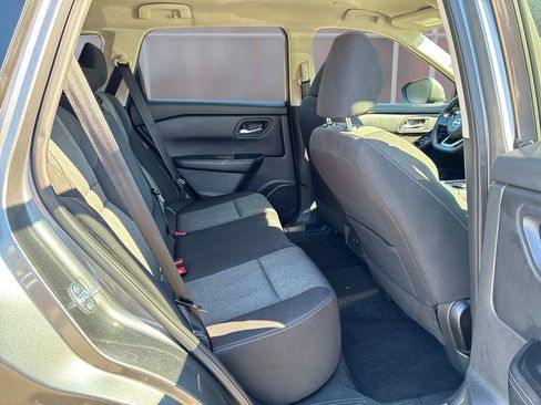 Used 2024 Nissan Rogue SV image 11