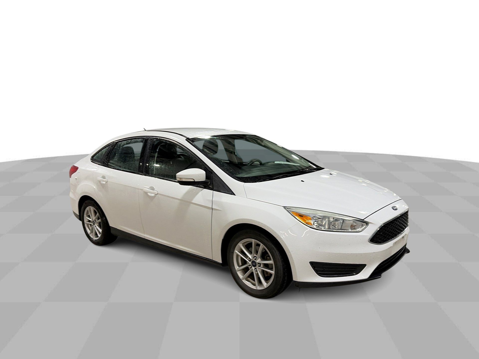Used 2015 Ford Focus SE FWD image 2