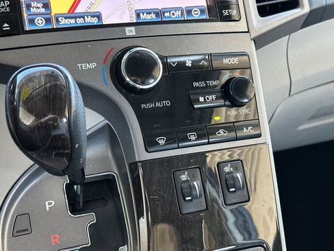 Used 2013 Toyota Venza Limited w/ Tow Prep Pkg image 20