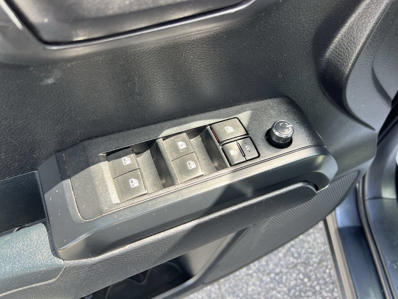 Used 2018 Toyota Tacoma SR w/ SR Convenience Package AWD/4WD image 15