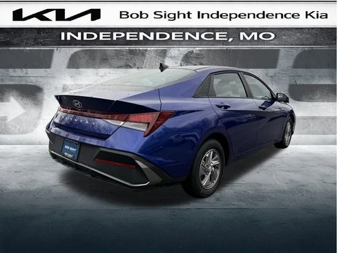 Used 2024 Hyundai Elantra SE image 11