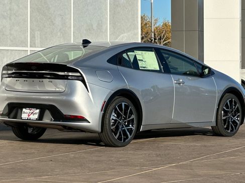 New 2026 Toyota Prius Plug-In Hybrid FWD image 4