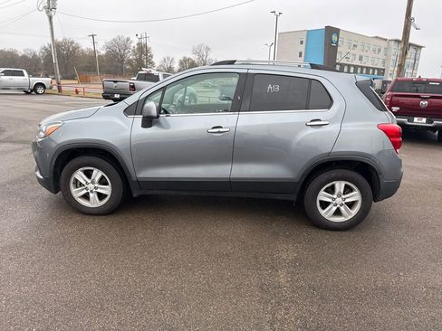 Used 2019 Chevrolet Trax LT w/ LT Convenience Package image 4