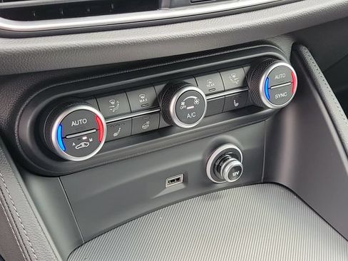 New 2025 Alfa Romeo Stelvio Sprint w/ Convenience Package AWD/4WD image 27