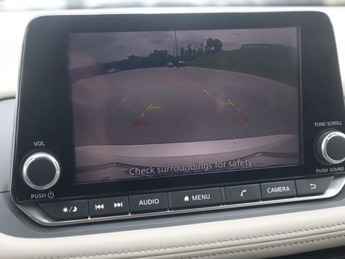Used 2025 Nissan Rogue SV FWD image 17