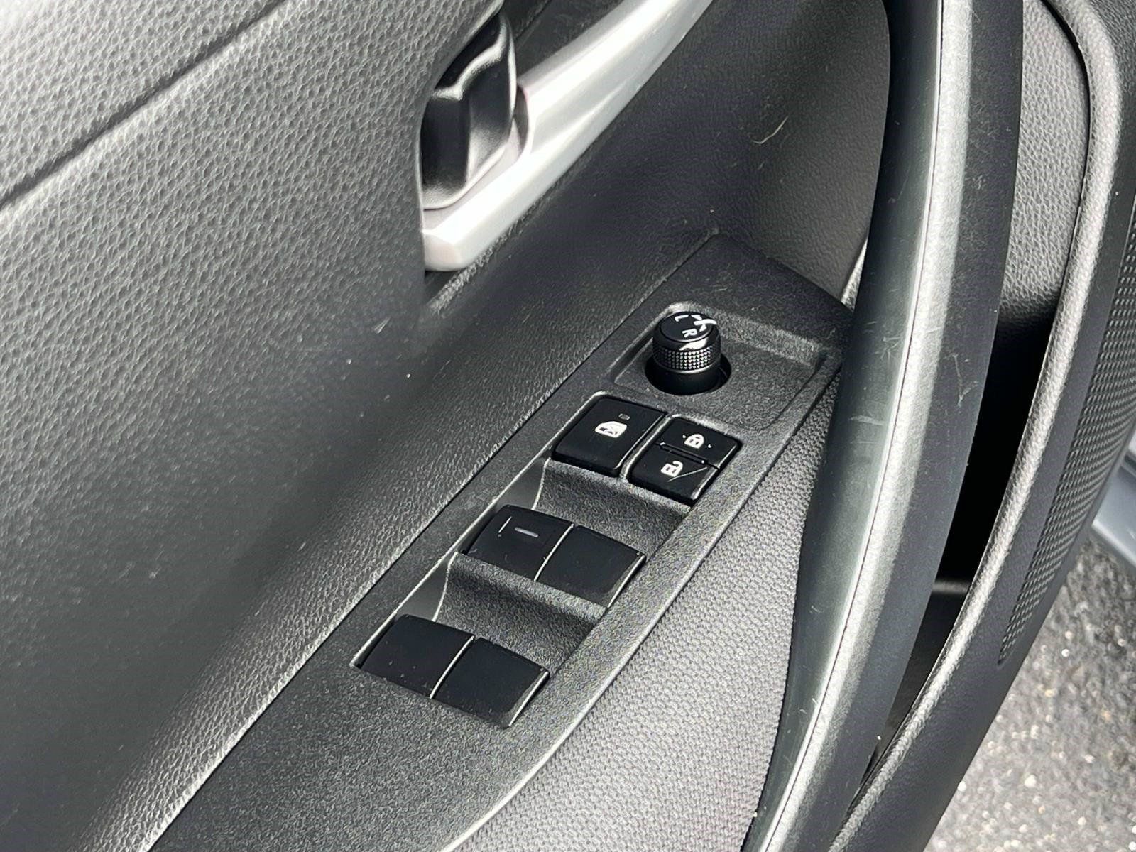 Used 2020 Toyota Corolla LE FWD image 16