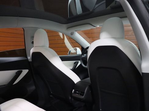 Used 2021 Tesla Model Y Long Range image 65