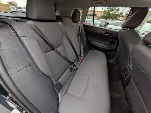 Used 2025 Toyota Corolla Cross LE image 27